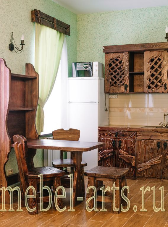 Столик, стул,табуретка, кухонный гарнитур.